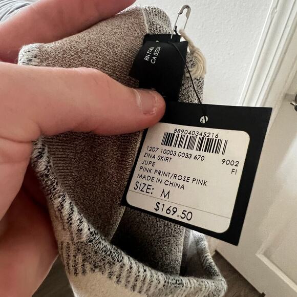 NWT Club Monaco Italian Yarn Zina Skirt in Jupe Size Medium Color black White - Picture 4 of 4